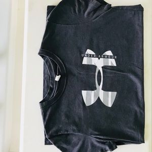 An under armour heat gear sporty shirt